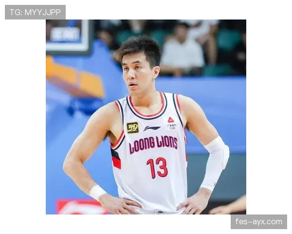 郭艾伦衣柜能开演唱会了？球场上的他怎么和私下差这么多！